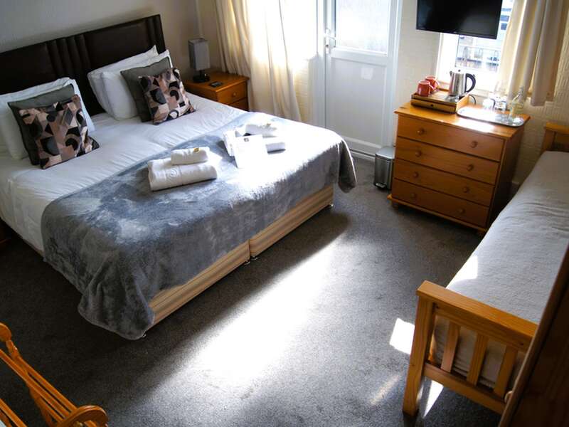 Triple En-suite Room (inc. Breakfast)