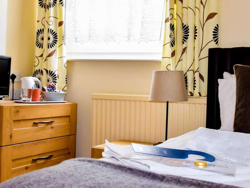 Single En-suite Room (inc. Breakfast)