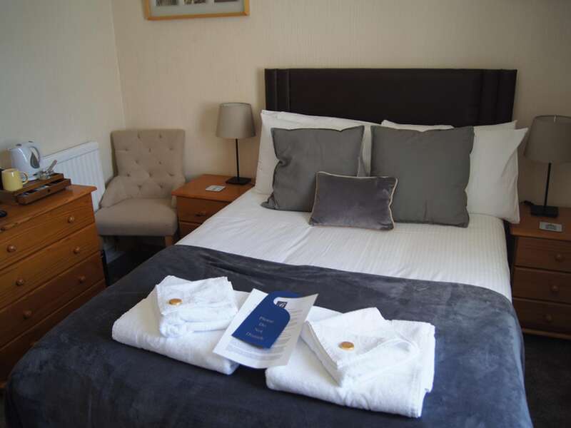 Small Double (incl. breakfast)