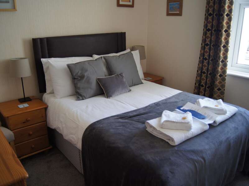 Small Double (inc Breakfast)